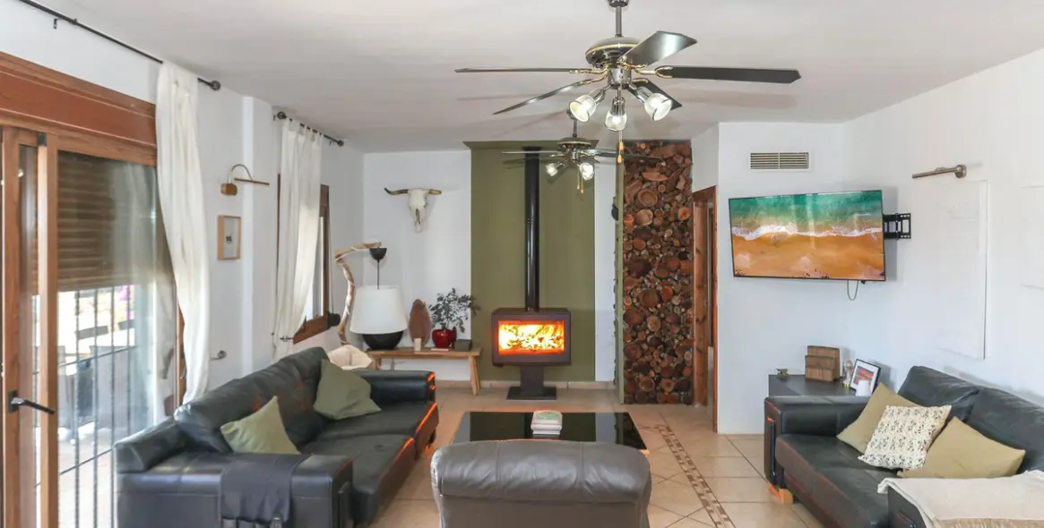 Sale of detached villa in Alozaina 14