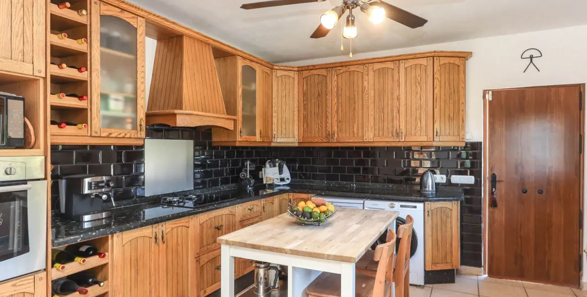 Sale of detached villa in Alozaina 19