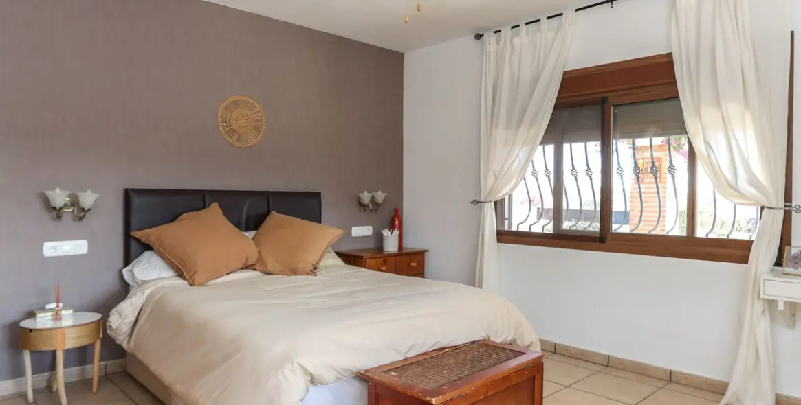 Продажа  отдельно стоящей виллы в Alozaina 22