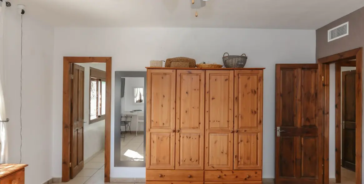 Продажа  отдельно стоящей виллы в Alozaina 25