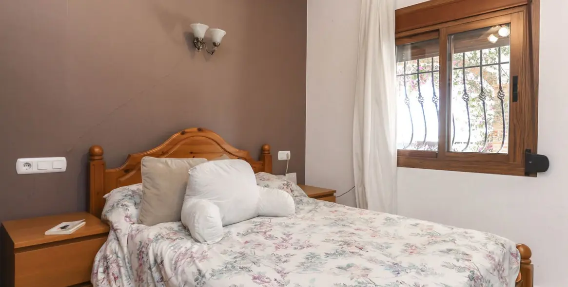 Продажа  отдельно стоящей виллы в Alozaina 32