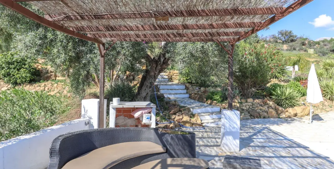 Продажа  отдельно стоящей виллы в Alozaina 40