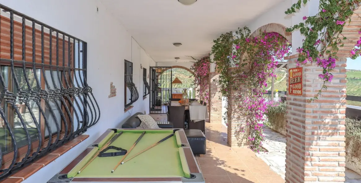 Продажа  отдельно стоящей виллы в Alozaina 41