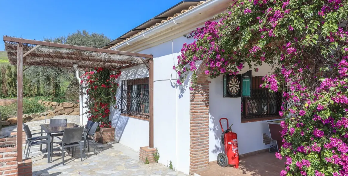 Продажа  отдельно стоящей виллы в Alozaina 47