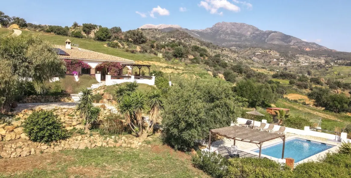 Продажа  отдельно стоящей виллы в Alozaina 65