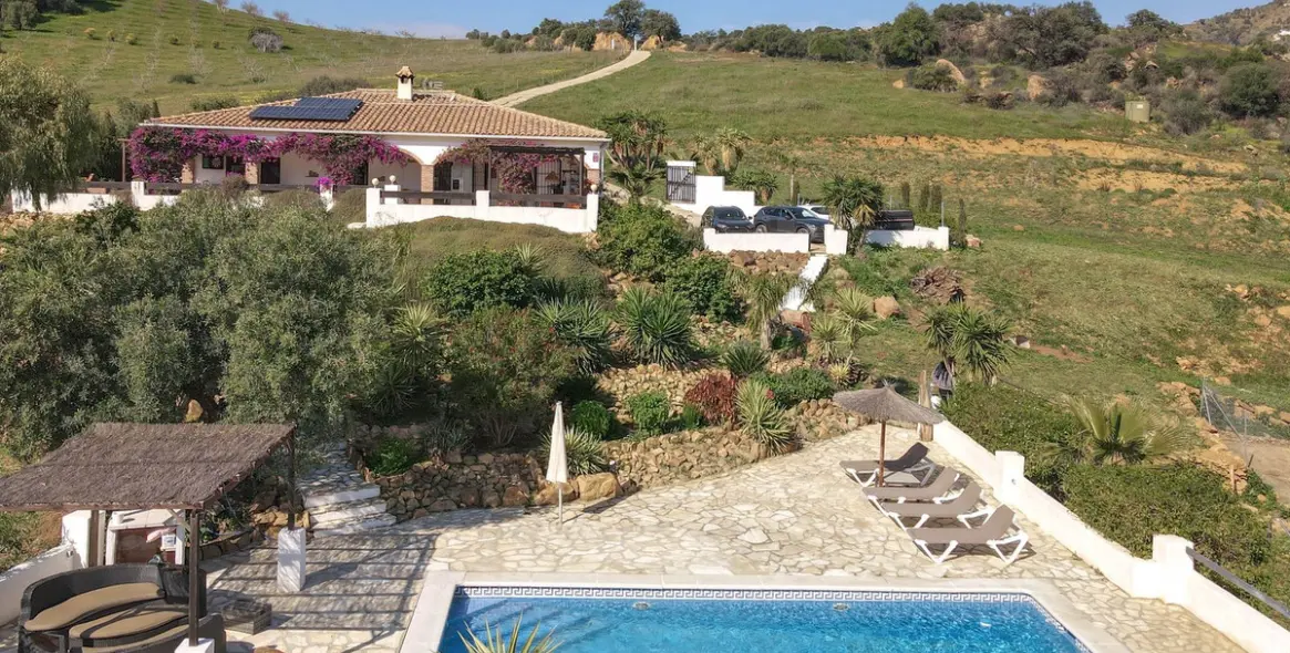 Sale of detached villa in Alozaina 5