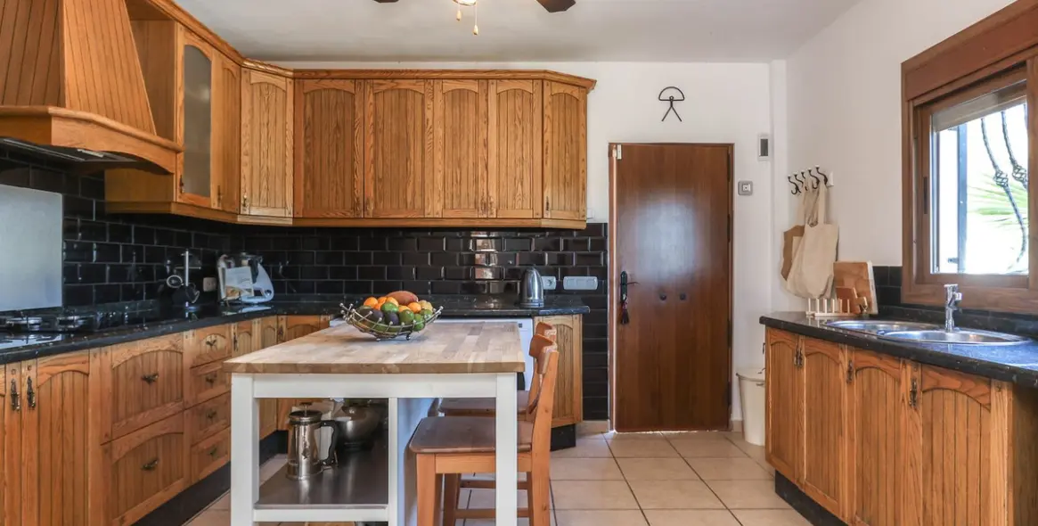 Sale of detached villa in Alozaina 20
