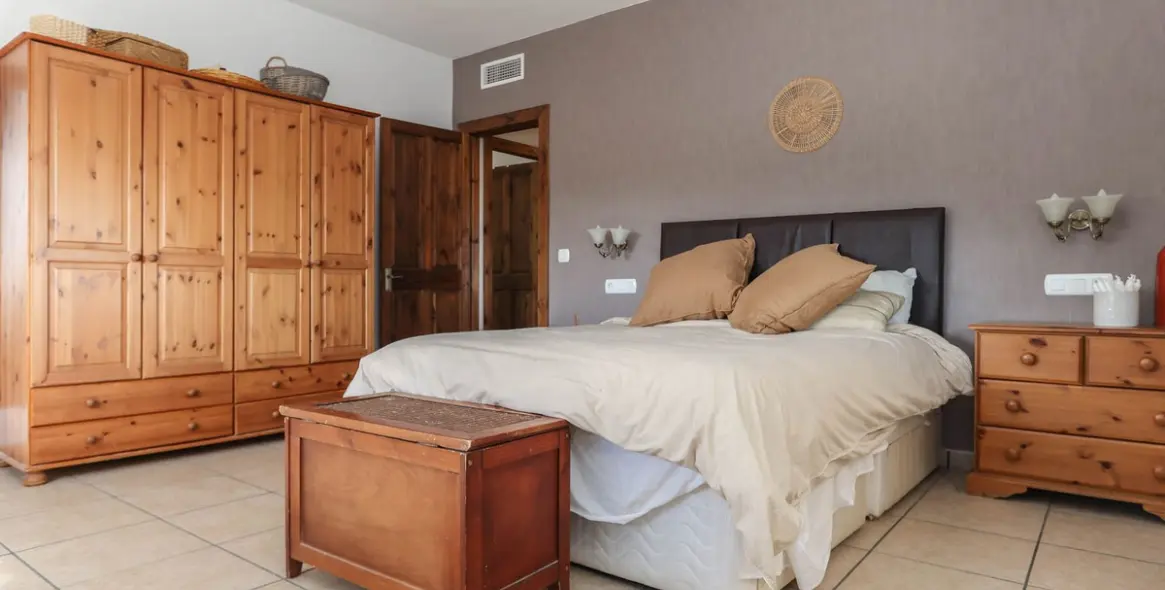 Sale of detached villa in Alozaina 24