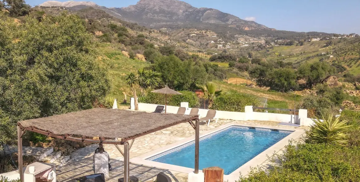 Sale of detached villa in Alozaina 44