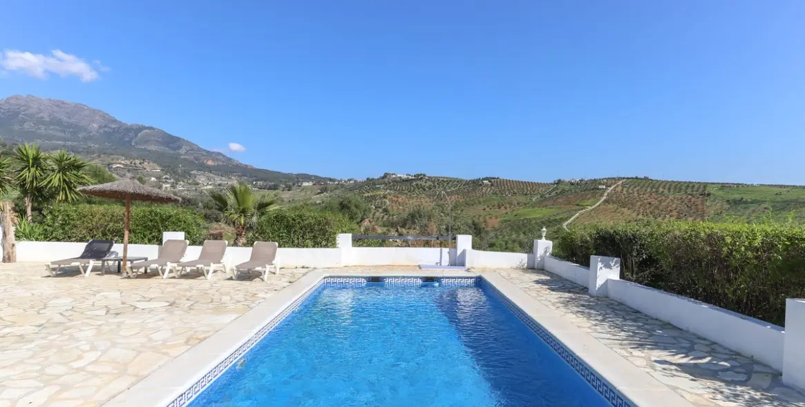 Sale of detached villa in Alozaina 48