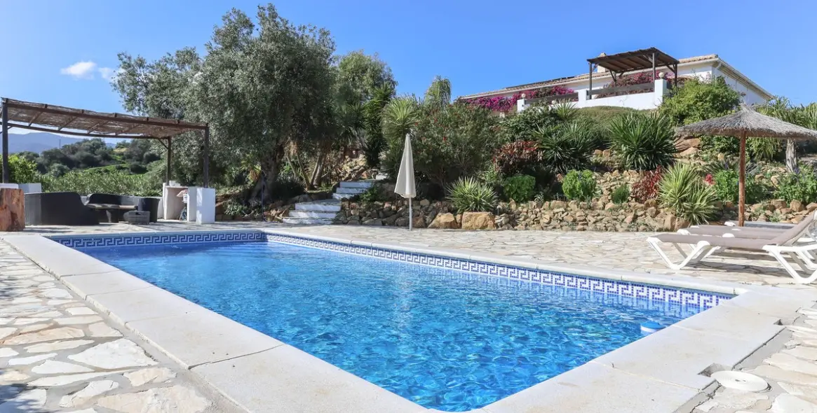 Sale of detached villa in Alozaina 49