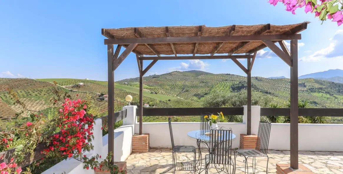 Sale of detached villa in Alozaina 64