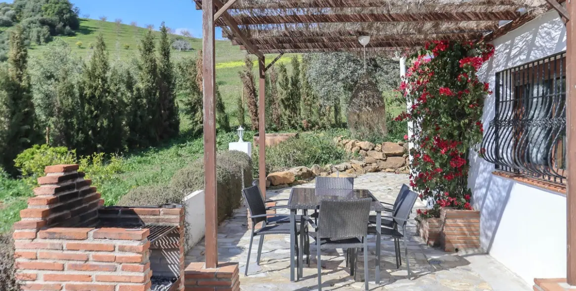 Sale of detached villa in Alozaina 68