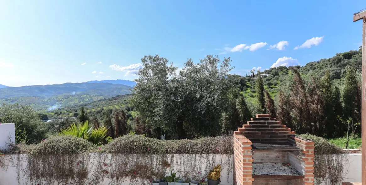 Sale of detached villa in Alozaina 72