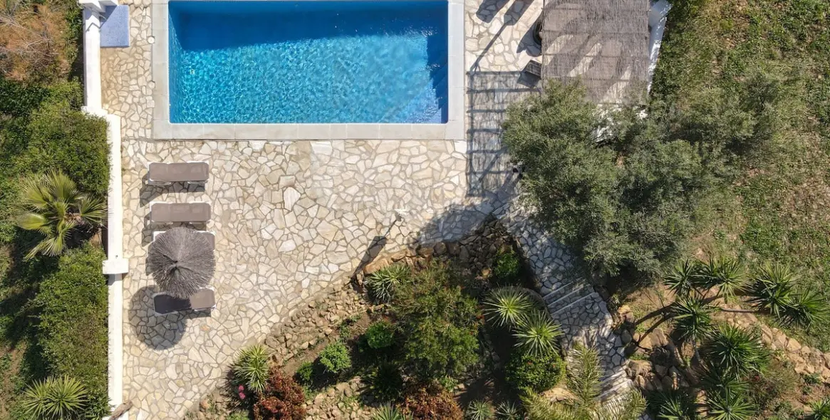 Sale of detached villa in Alozaina 94