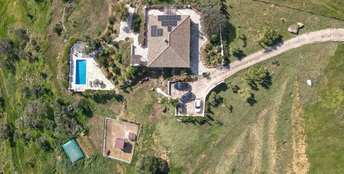 Sale of detached villa in Alozaina 96