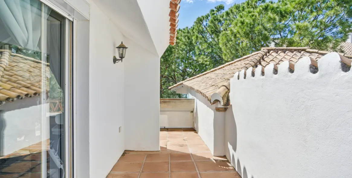 Sale of penthouse duplex in Nueva Andalucía 17