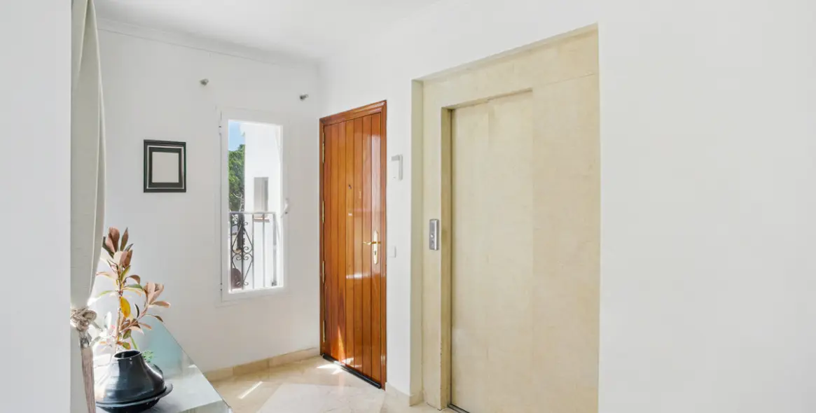 Sale of penthouse duplex in Nueva Andalucía 18