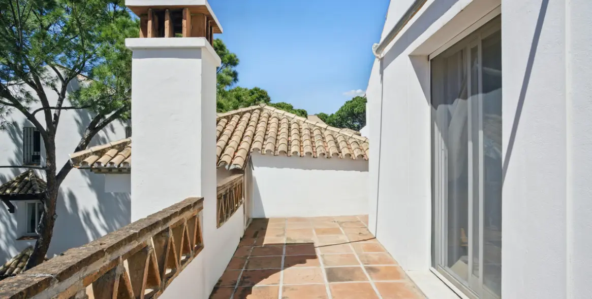 Venta de ático dúplex en Nueva Andalucía 21