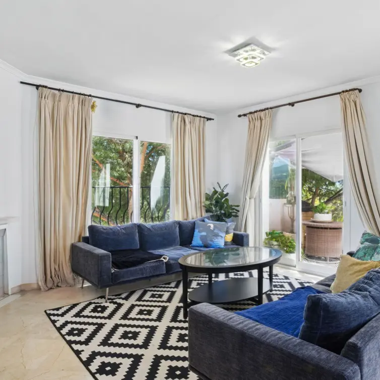 Sale of penthouse duplex in Nueva Andalucía