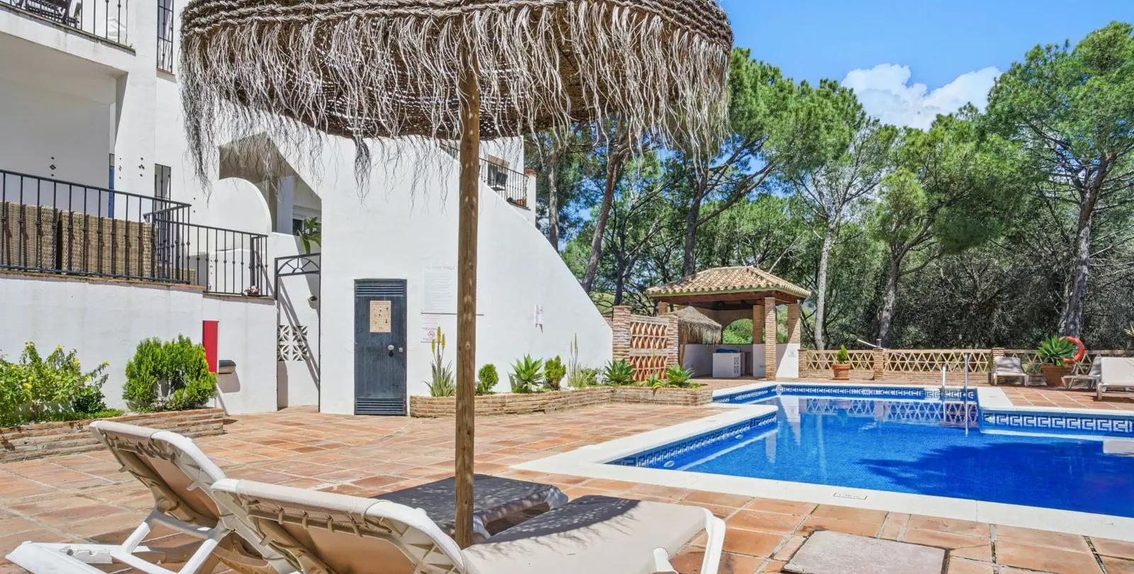 Sale of penthouse duplex in Nueva Andalucía 22