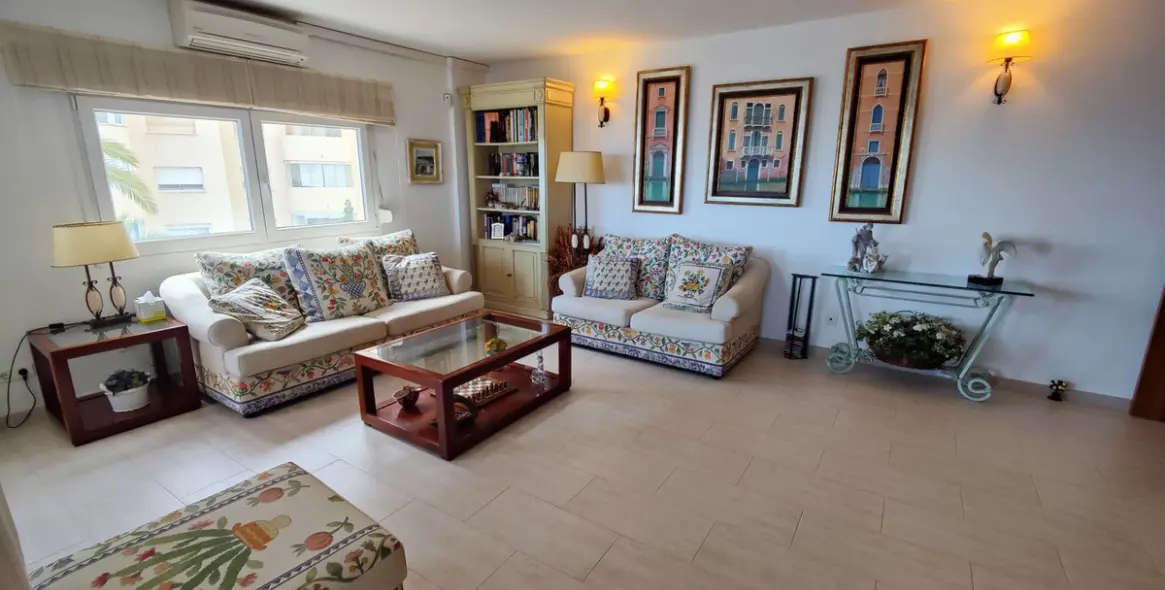 Sale of middle floor apartment in Estepona (district Estepona) 6