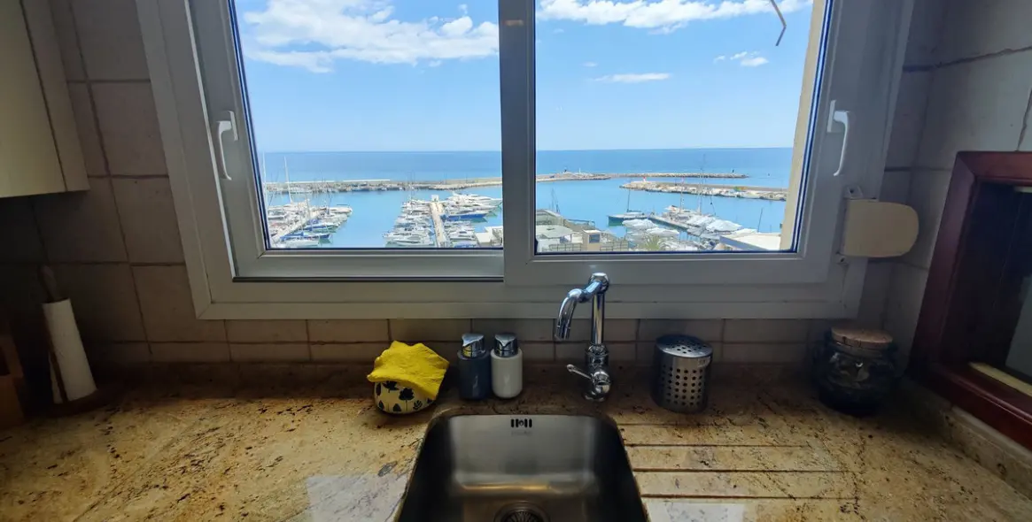 Sale of middle floor apartment in Estepona (district Estepona) 10