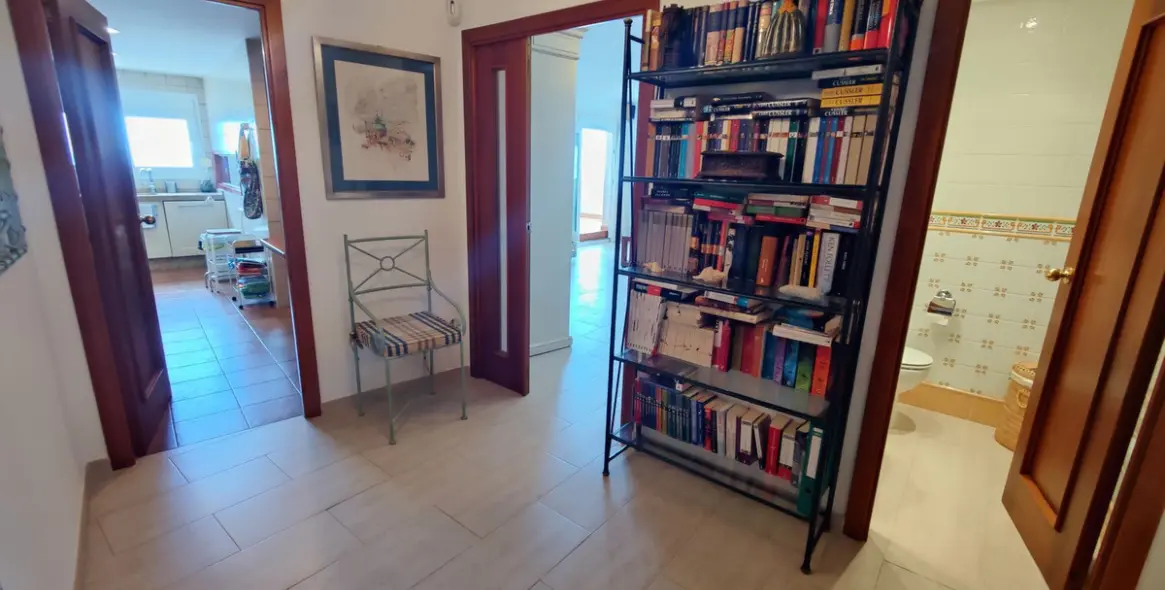 Sale of middle floor apartment in Estepona 13
