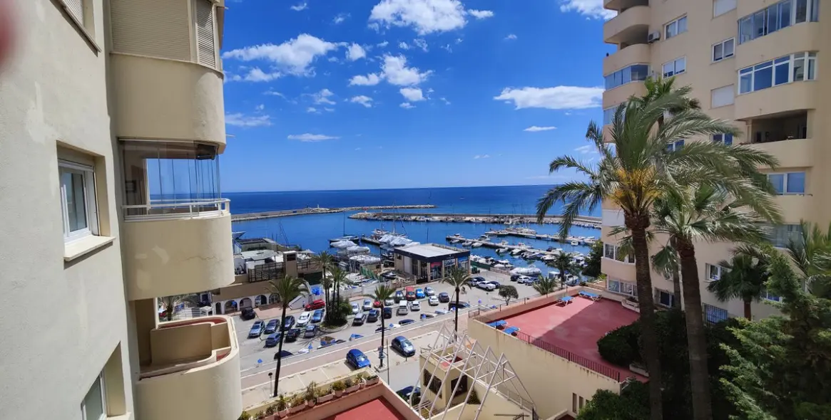 Sale of middle floor apartment in Estepona 15