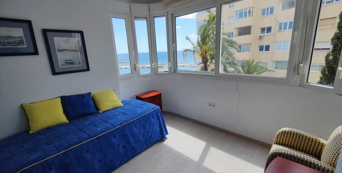 Sale of middle floor apartment in Estepona 17
