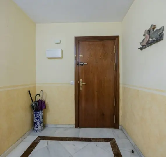 Sale of middle floor apartment in Marbella