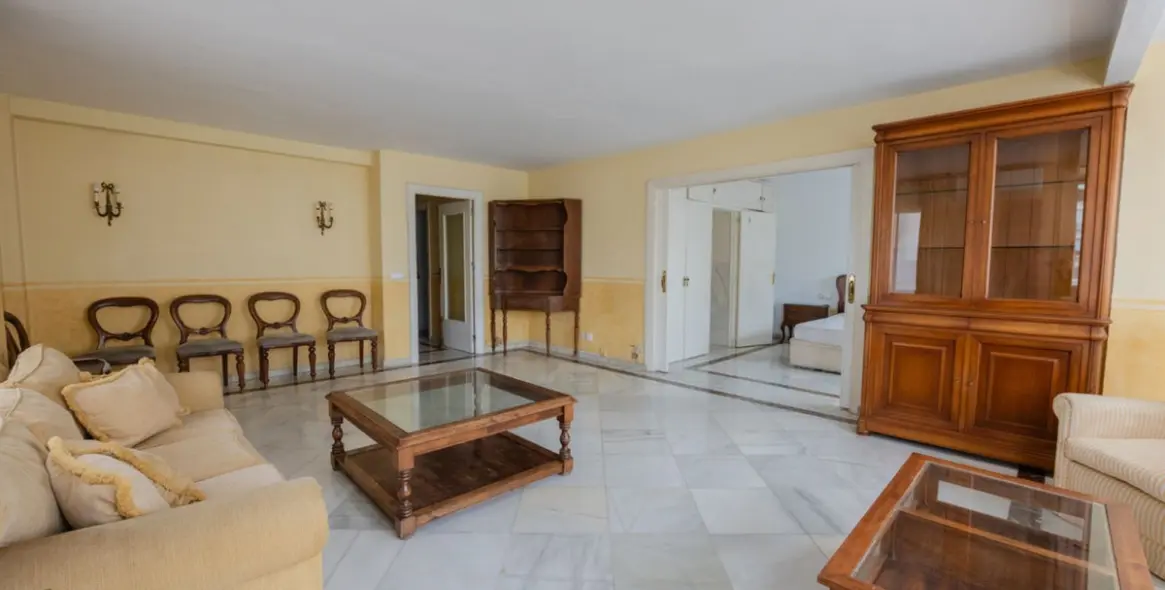 Sale of middle floor apartment in Marbella 6