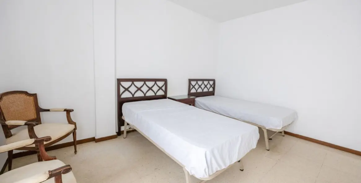 Sale of middle floor apartment in Marbella 12