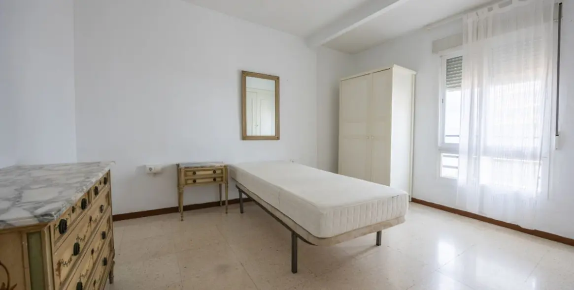 Sale of middle floor apartment in Marbella 16