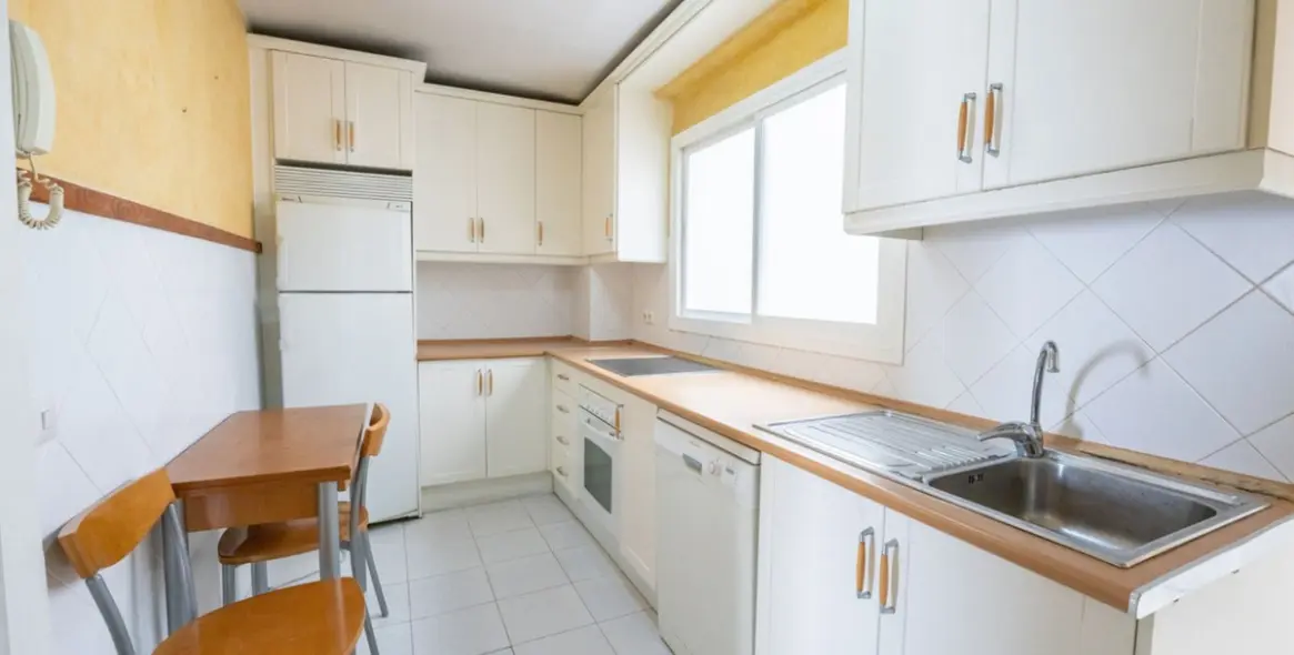 Sale of middle floor apartment in Marbella 27