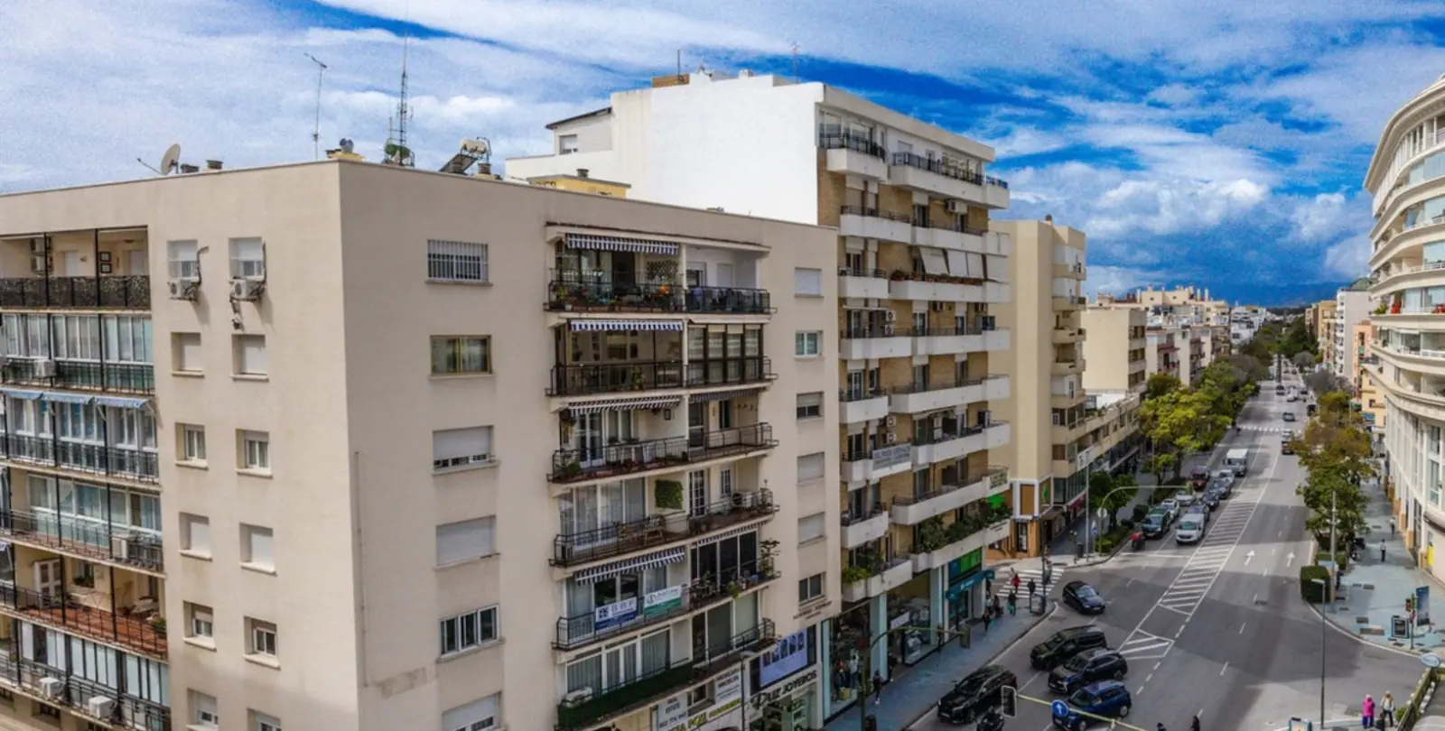 Venta de apartamento en planta media en Marbella 1