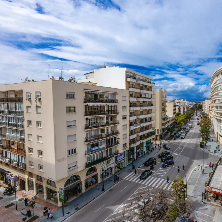 Venta de apartamento en planta media en Marbella