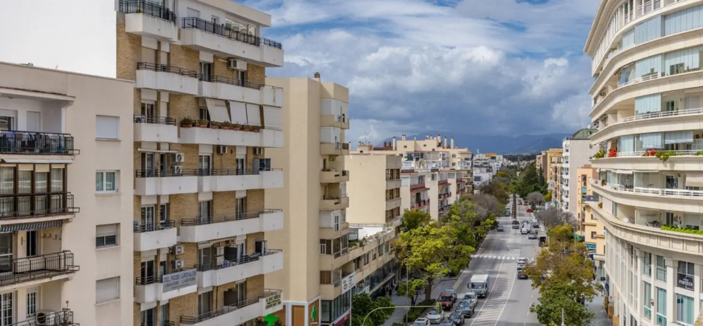 Venta de apartamento en planta media en Marbella 1