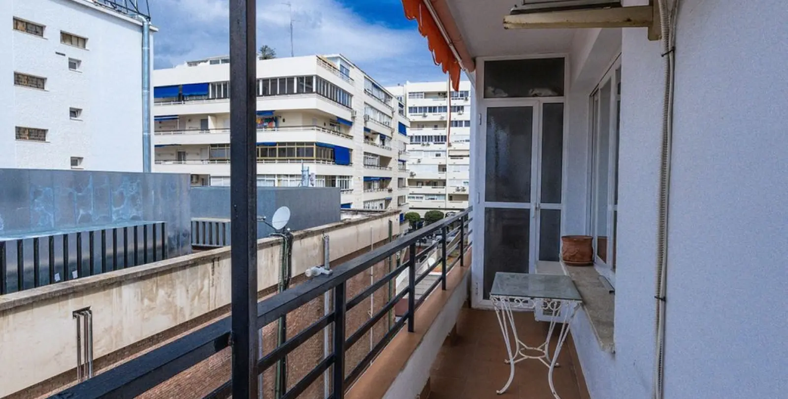 Venta de apartamento en planta media en Marbella 3
