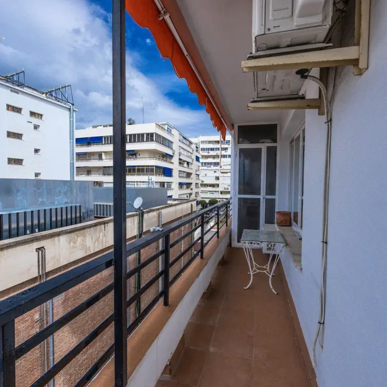 Venta de apartamento en planta media en Marbella