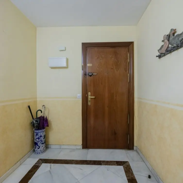Venta de apartamento en planta media en Marbella
