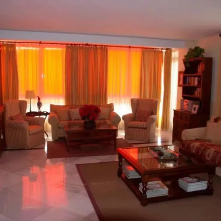 Venta de apartamento en planta media en Marbella