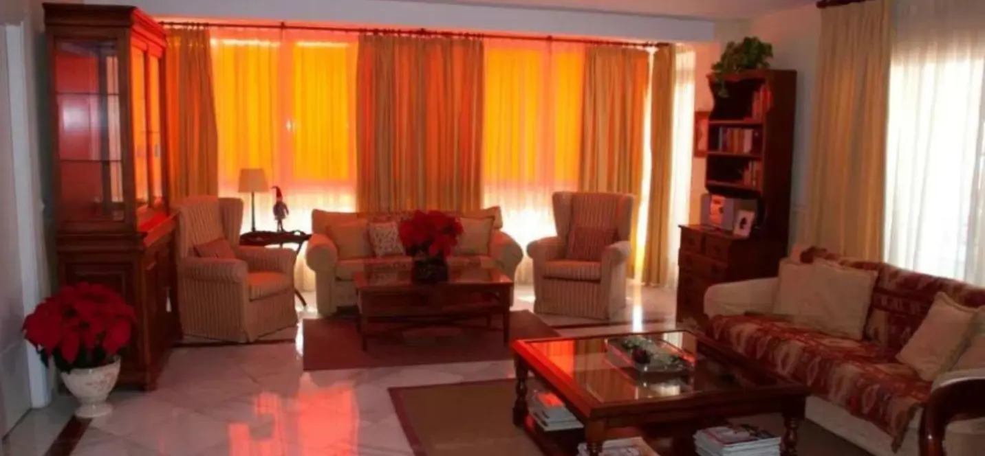 Venta de apartamento en planta media en Marbella 4