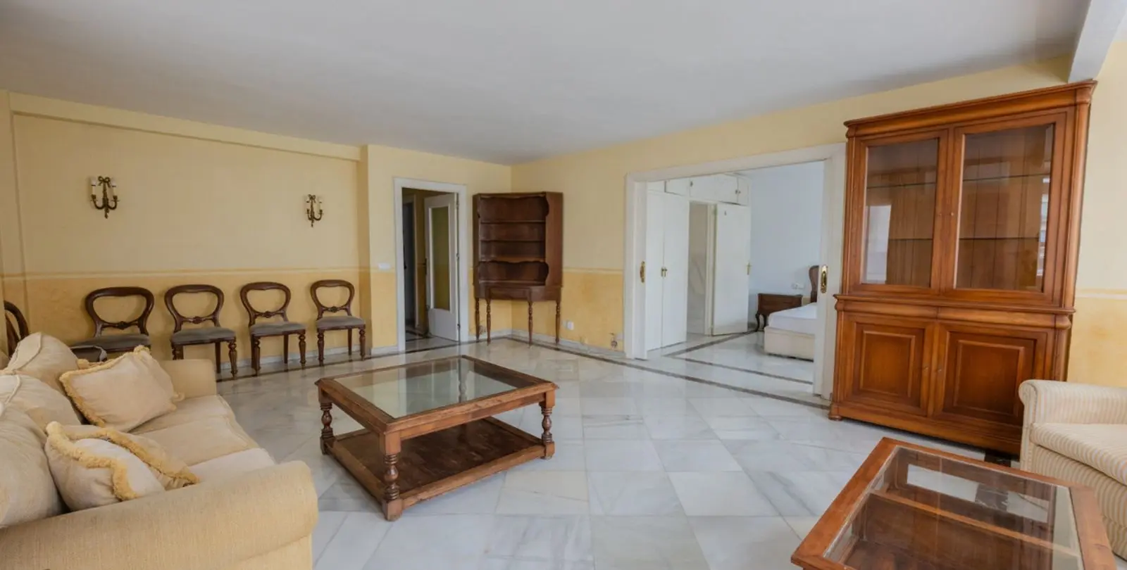 Venta de apartamento en planta media en Marbella 6