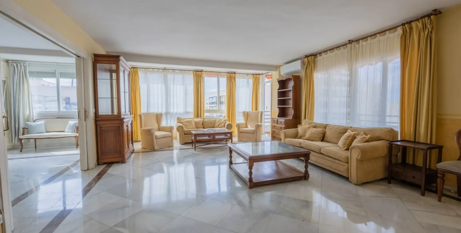 Venta de apartamento en planta media en Marbella 8