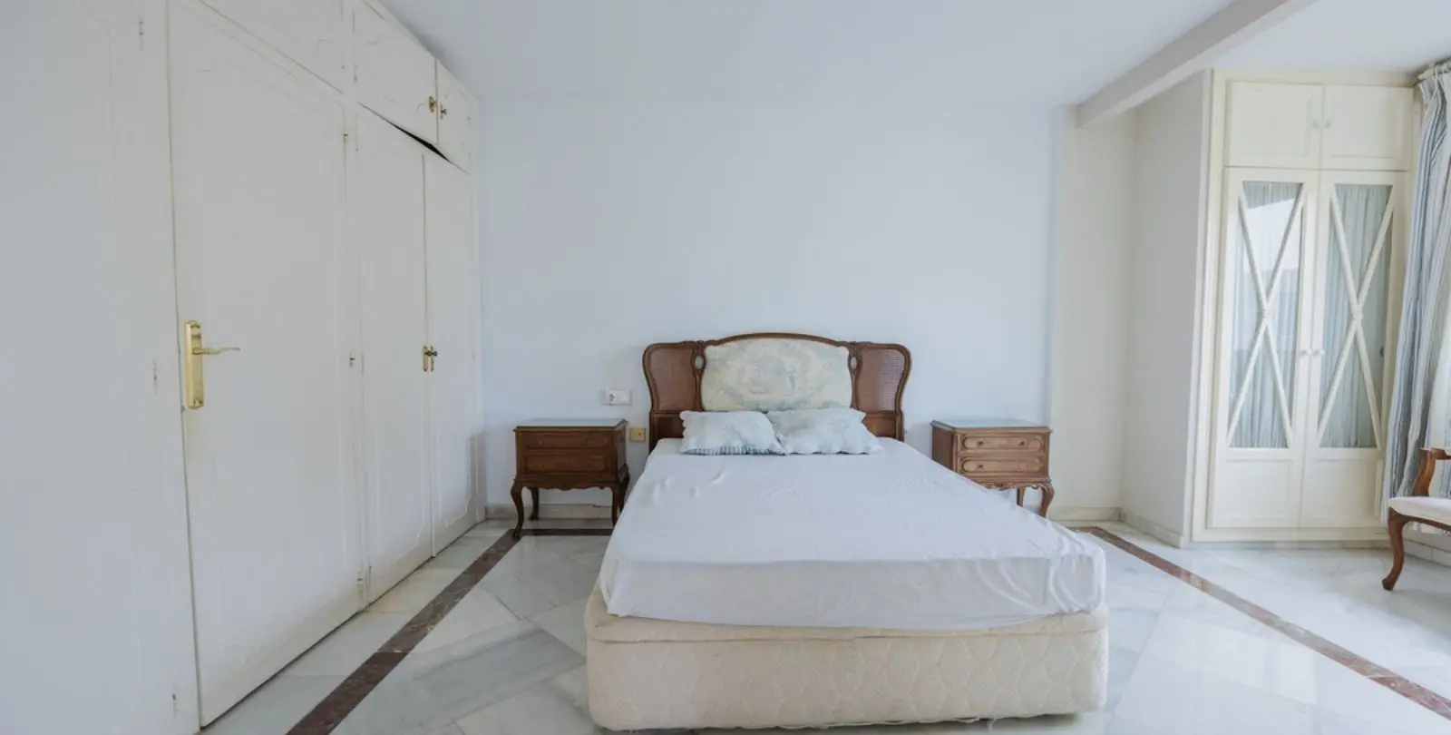 Venta de apartamento en planta media en Marbella 10