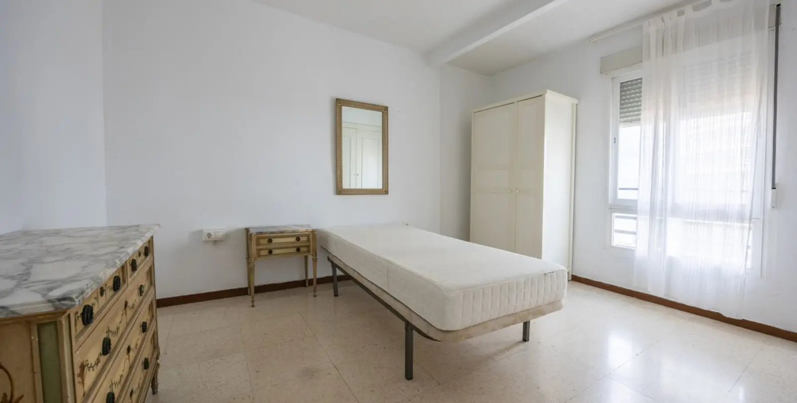 Venta de apartamento en planta media en Marbella 16