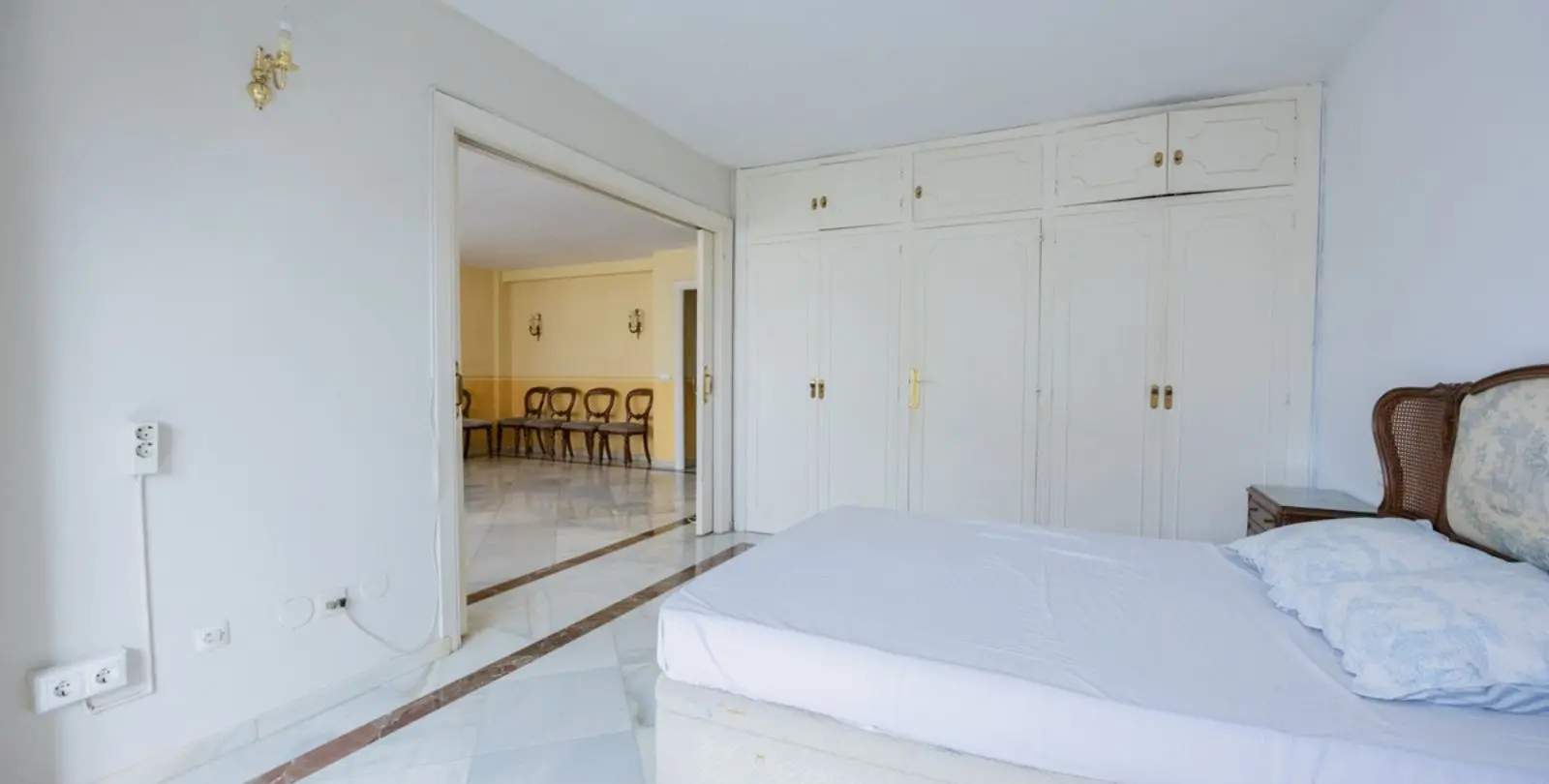 Venta de apartamento en planta media en Marbella 20