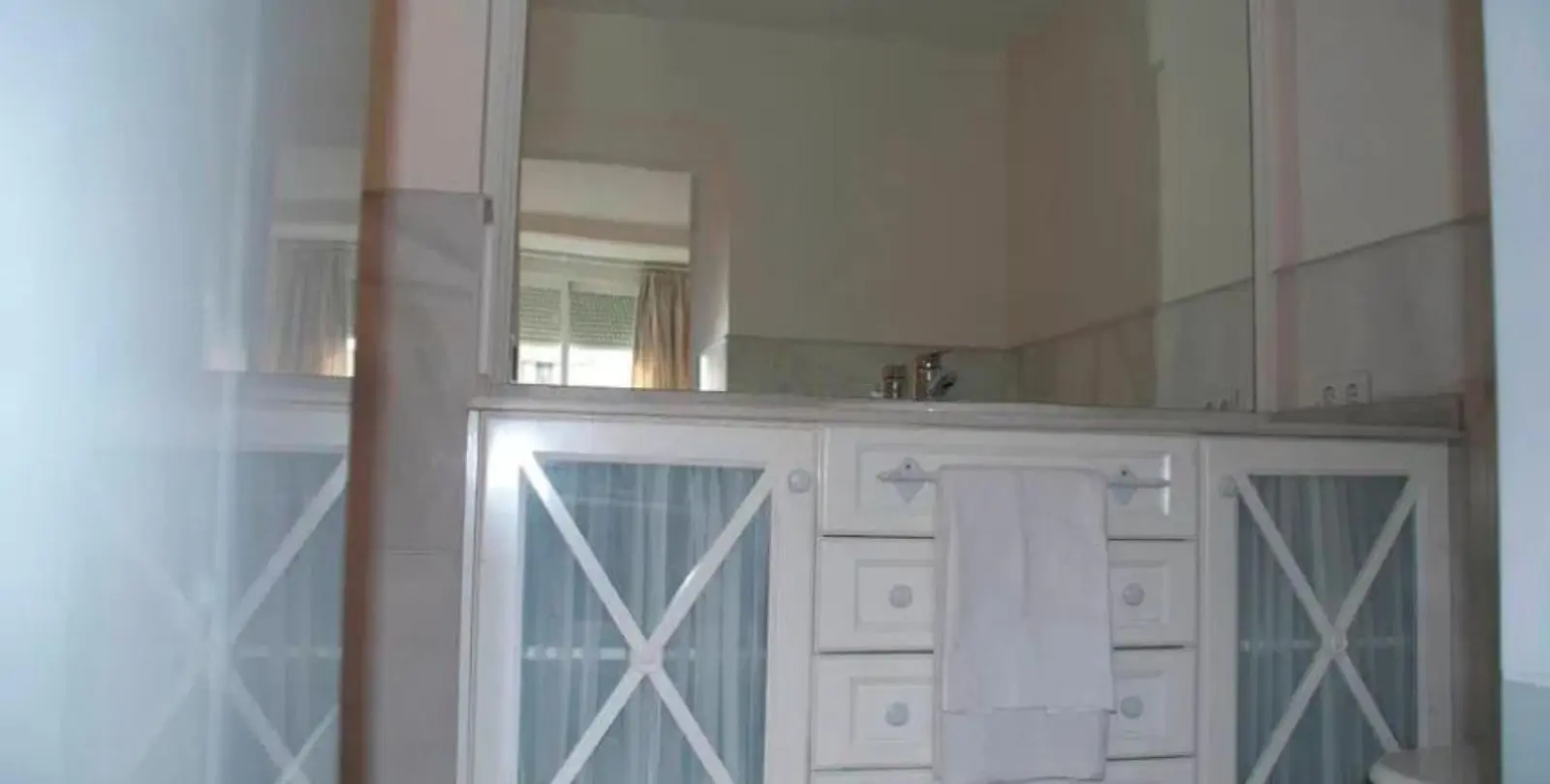 Venta de apartamento en planta media en Marbella 25