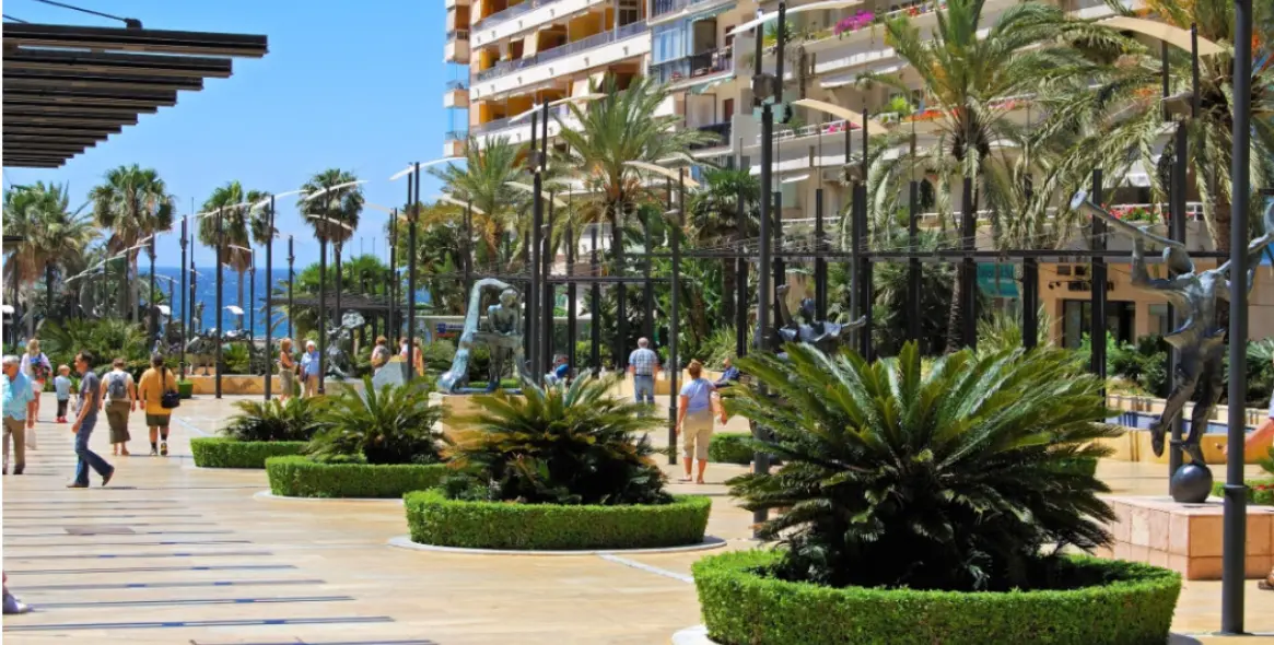 Sale of middle floor apartment in Marbella 1